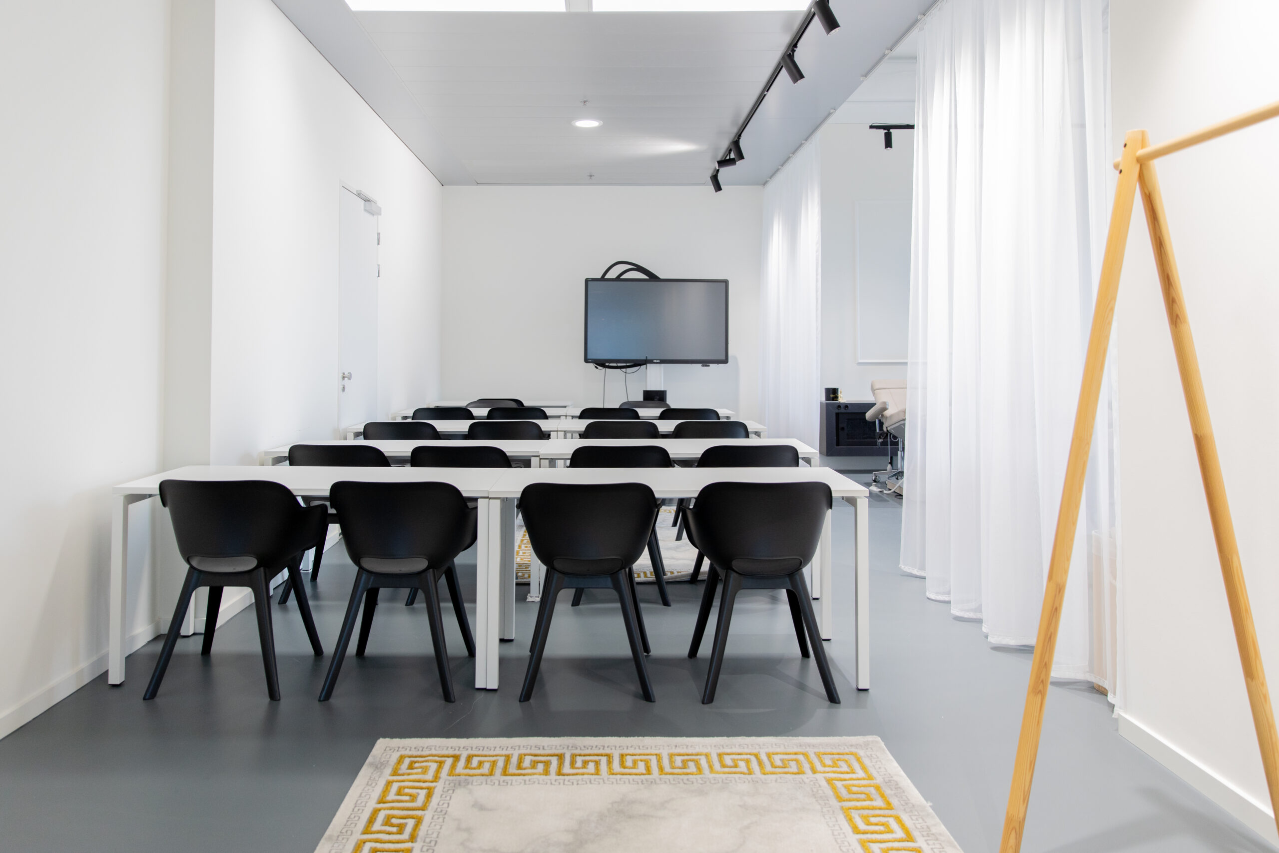 Trainingsruimte Black & Gold by Gharieni